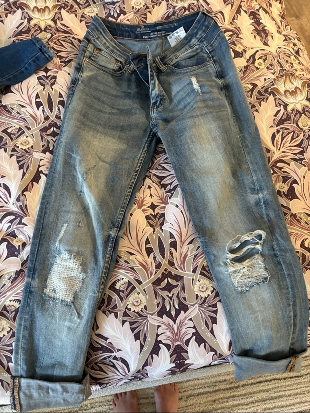 Women's Distressed Ankle Jeans - Blue